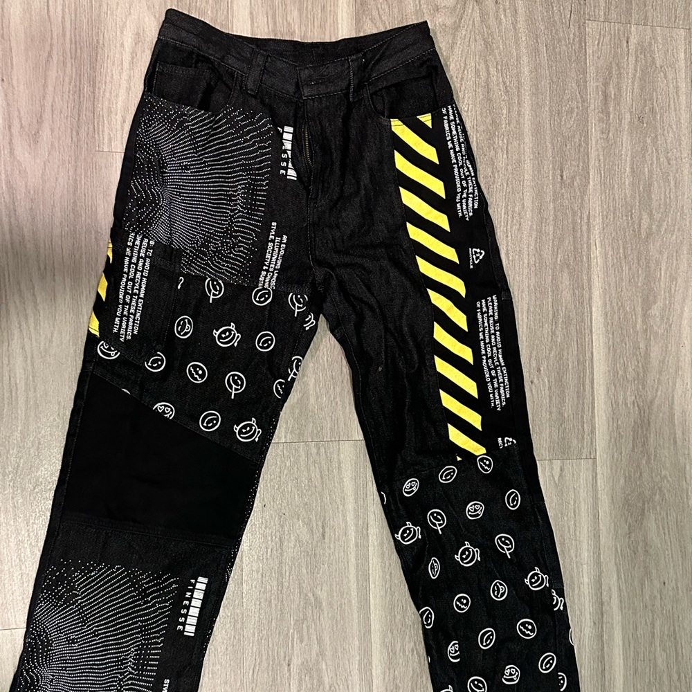 FINESSE PRINTED PATCHWORK JEANS